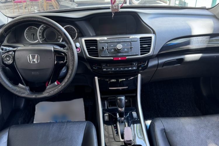 Used Honda Accord 2016 2.0L Elite Edition Interior 3