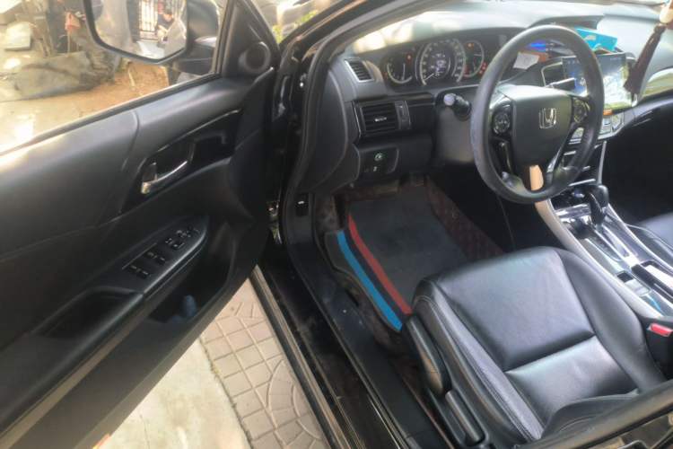 Used Honda Accord 2016 2.0L Elite Edition Interior 3