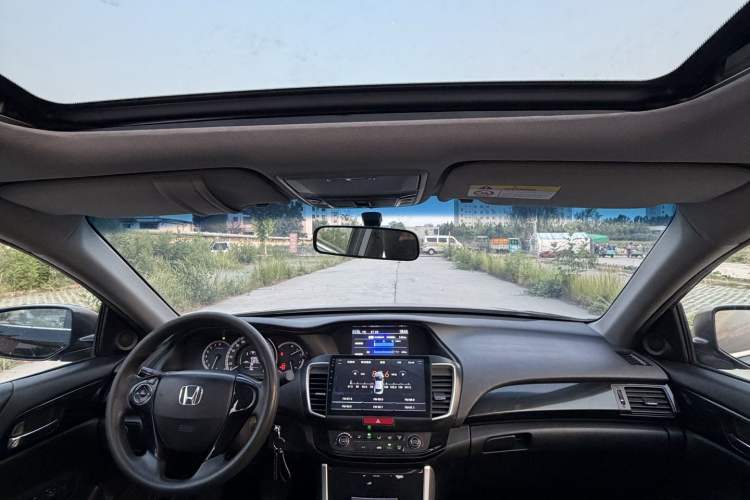 Used Honda Accord 2016 2.0L Comfort Edition Interior 3