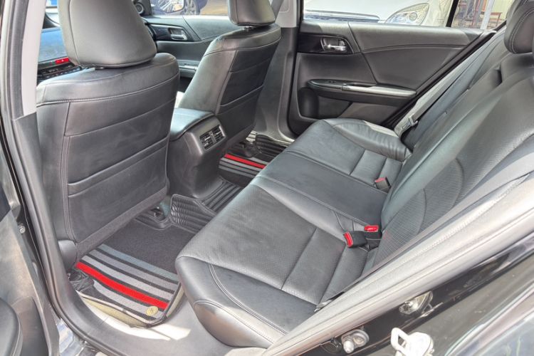 Used Honda Accord 2016 2.0L Elite Edition Interior 3