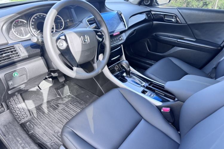 Used Honda Accord 2016 2.0L Comfort Edition Interior 3