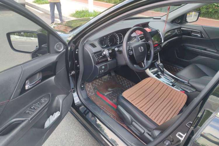 Used Honda Accord 2016 2.0L Comfort Edition Interior 3