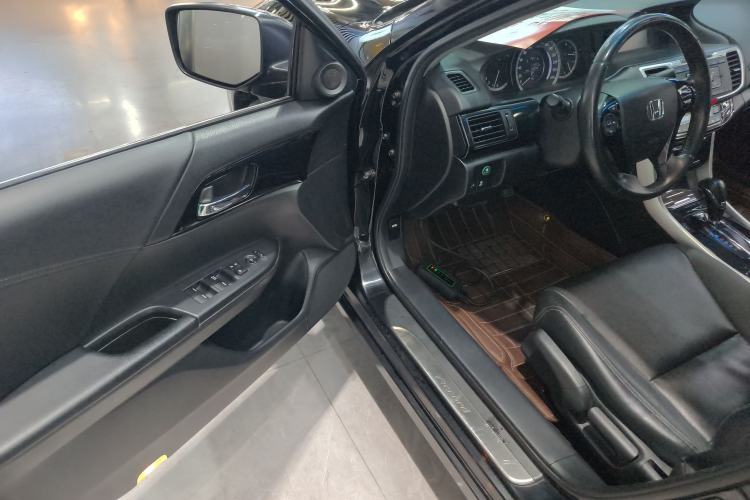 Used Honda Accord 2016 2.0L Elite Edition Interior 3