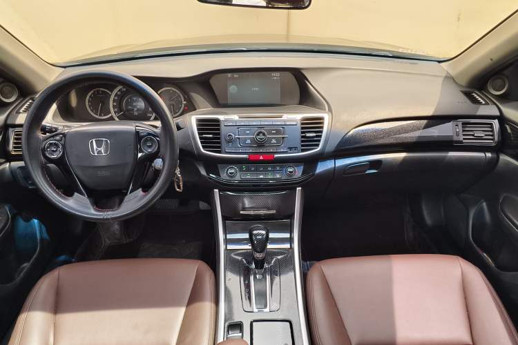 Used Honda Accord 2016 2.0L Comfort Edition Interior 3
