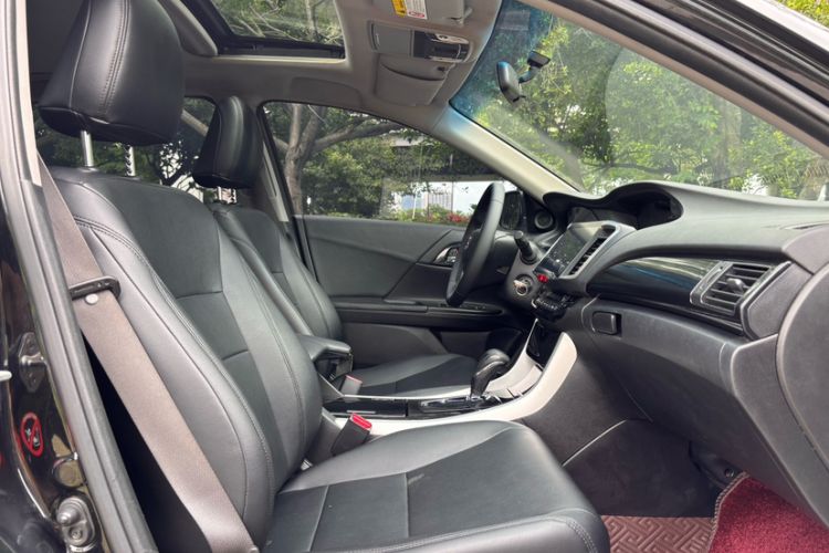 Used Honda Accord 2016 2.0L Elite Edition Interior 4