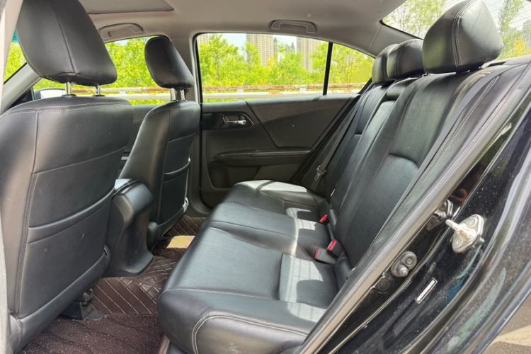 Used Honda Accord 2016 2.0L Comfort Edition Interior 4