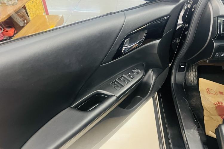 Used Honda Accord 2016 2.0L Comfort Edition Interior 4