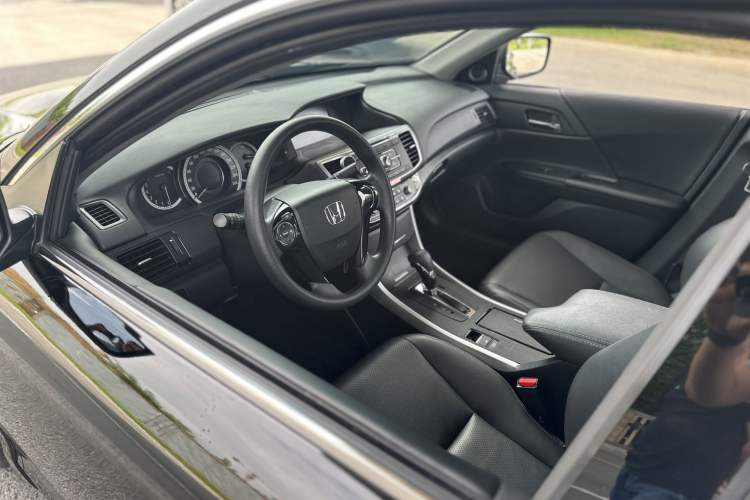 Used Honda Accord 2016 2.0L Comfort Edition Interior 4