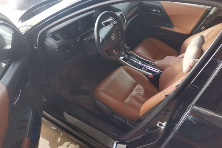 Used Honda Accord 2016 2.0L Comfort Edition Interior 5