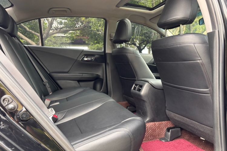 Used Honda Accord 2016 2.0L Elite Edition Interior 5