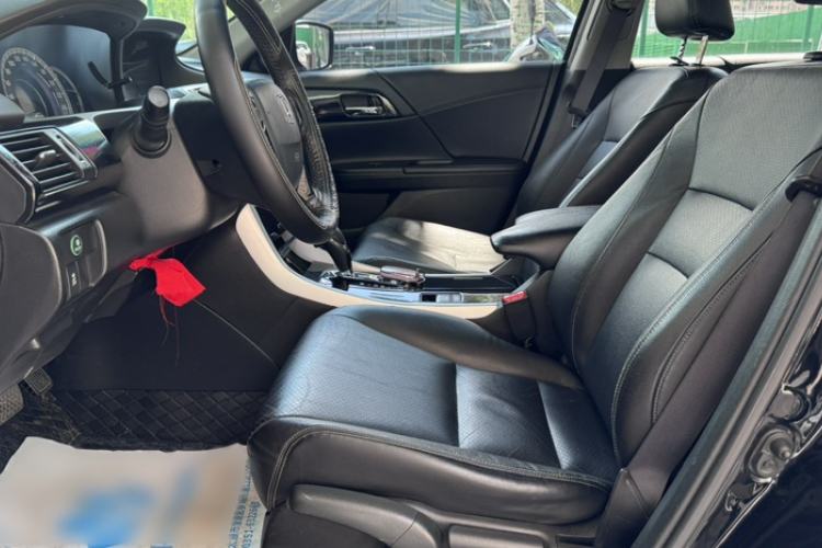 Used Honda Accord 2016 2.0L Elite Edition Interior 6