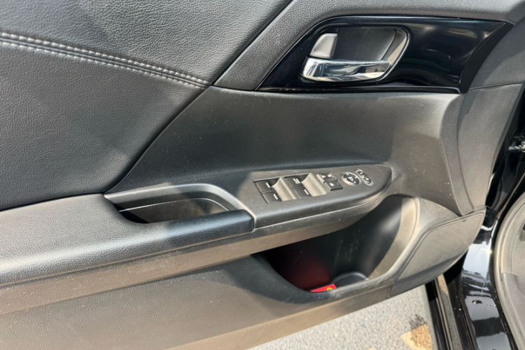 Used Honda Accord 2016 2.0L Elite Edition Interior 9