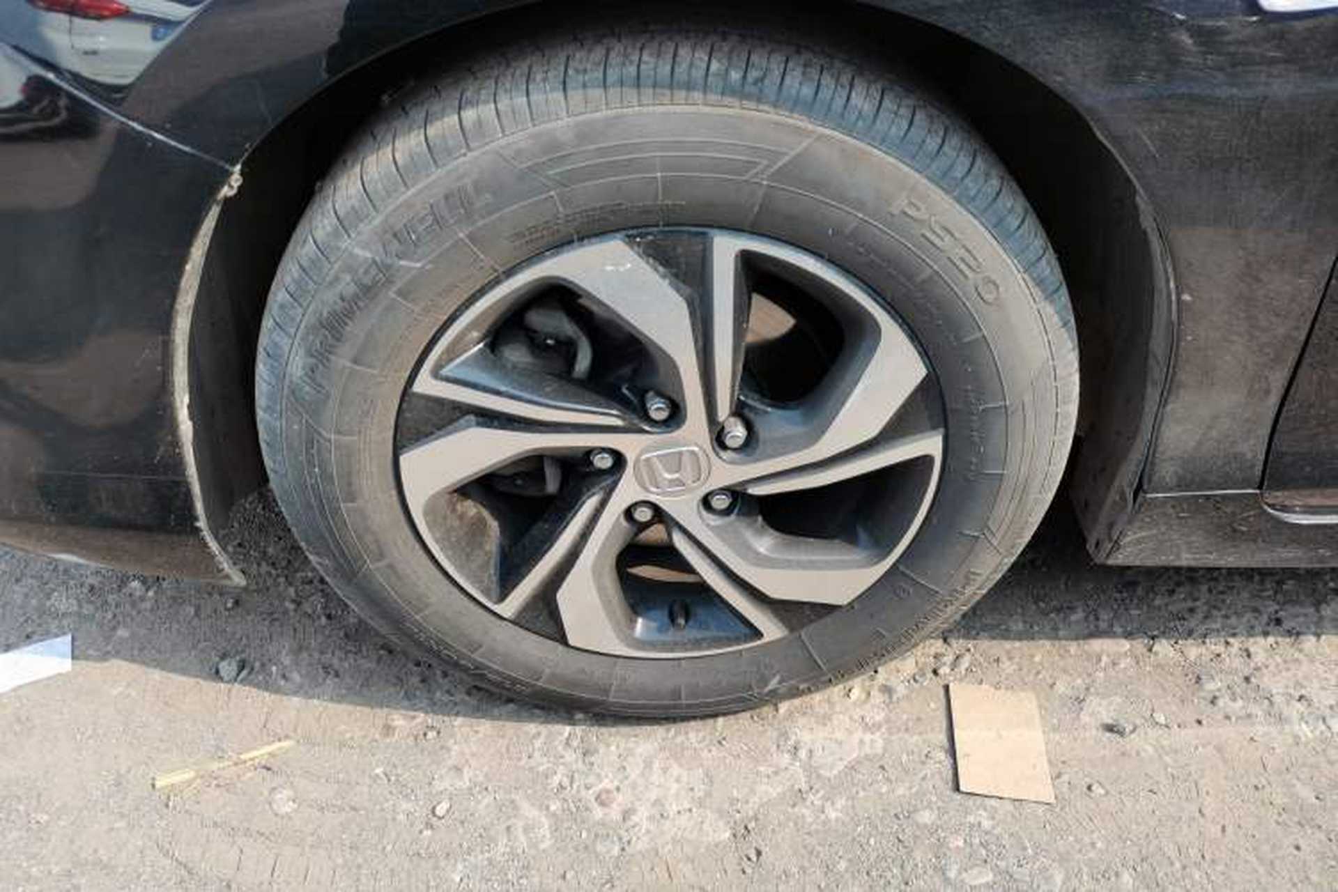 Used Honda Accord 2016 2.0L Elite Edition Left Front Wheel Hub