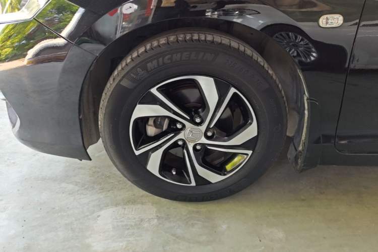 Used Honda Accord 2016 2.0L Elite Edition Left Front Wheel Hub