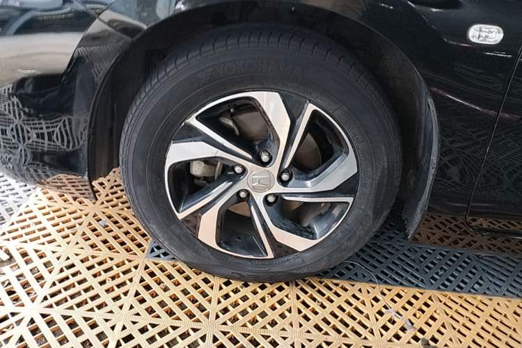 Used Honda Accord 2016 2.0L Elite Edition Left Front Wheel Hub