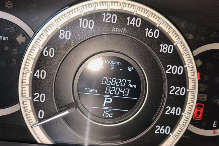Used Honda Accord 2016 2.4L Comfort Edition Odometer Close Up