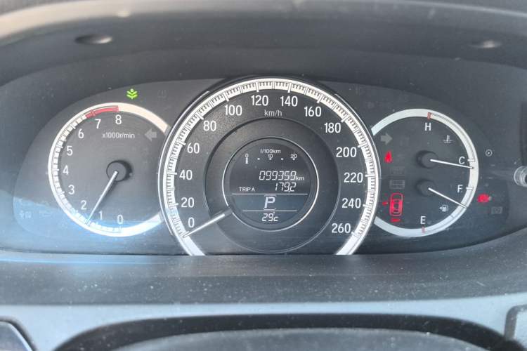 Used Honda Accord 2016 2.0L Comfort Edition Odometer Close Up