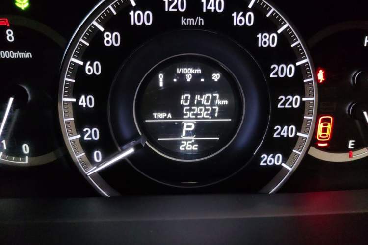 Used Honda Accord 2016 2.0L Comfort Edition Odometer Close Up