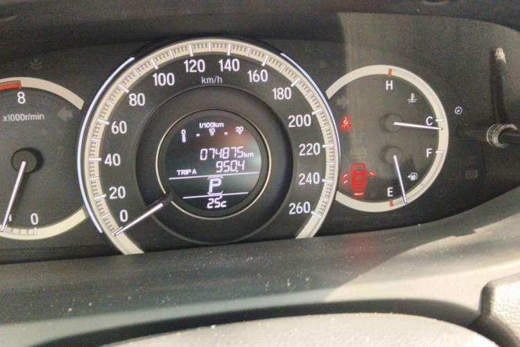 Used Honda Accord 2016 2.0L Comfort Edition Odometer Close Up