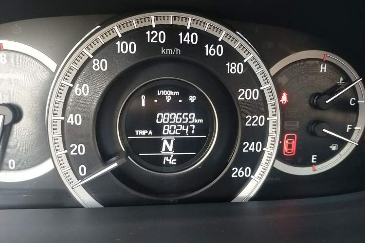 Used Honda Accord 2016 2.0L Comfort Edition Odometer Close Up