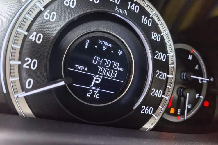 Used Honda Accord 2016 2.0L Comfort Edition Odometer Close Up