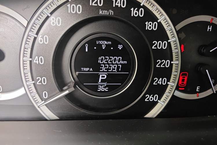 Used Honda Accord 2016 2.0L Comfort Edition Odometer Close Up