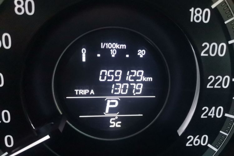 Used Honda Accord 2016 2.0L Comfort Edition Odometer Close Up