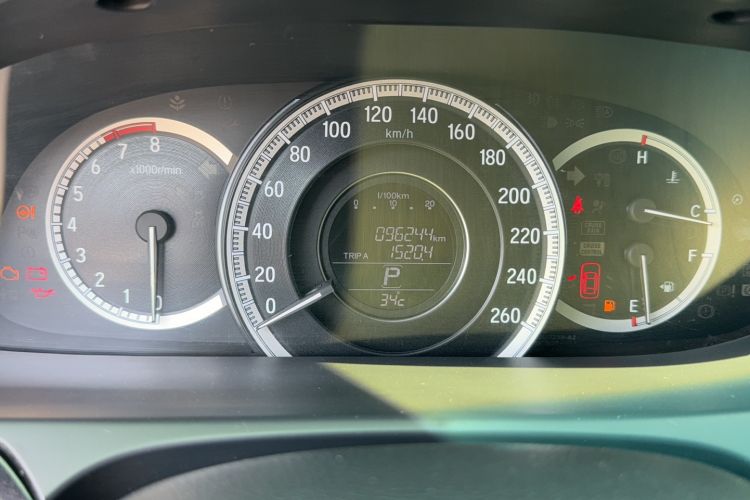 Used Honda Accord 2016 2.0L Comfort Edition Odometer Close Up