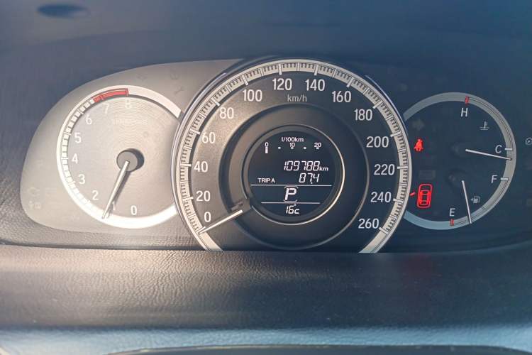 Used Honda Accord 2016 2.0L Comfort Edition Odometer Close Up