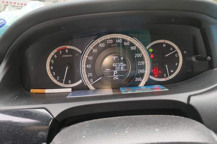 Used Honda Accord 2016 2.0L Comfort Edition Odometer Close Up