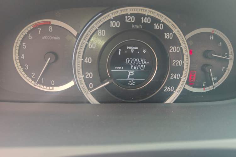 Used Honda Accord 2016 2.0L Comfort Edition Odometer Close Up