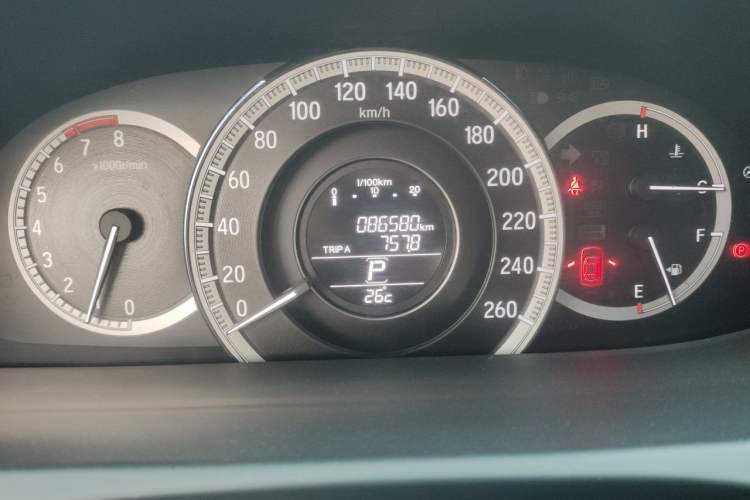 Used Honda Accord 2016 2.0L Comfort Edition Odometer Close Up