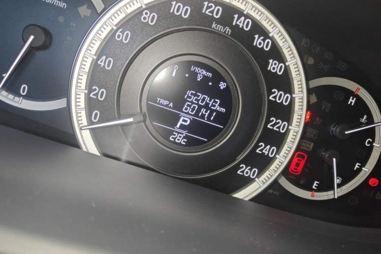 Used Honda Accord 2016 2.0L Comfort Edition Odometer Close Up
