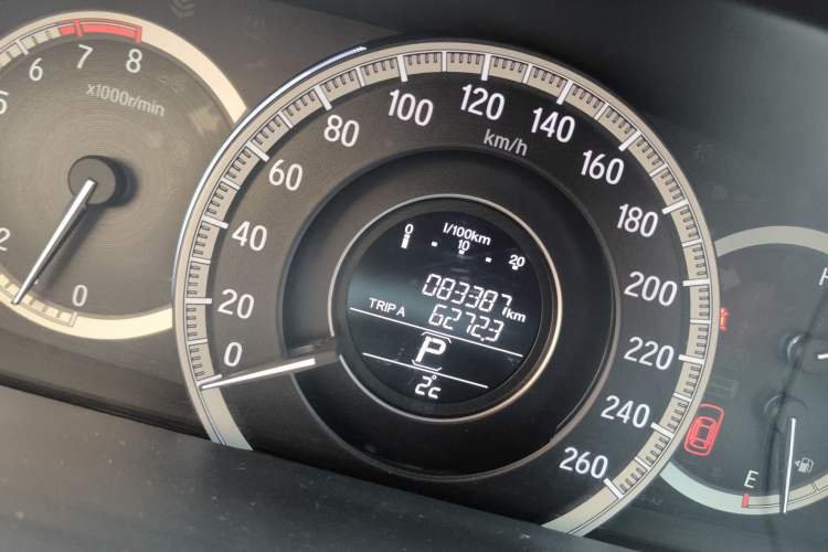 Used Honda Accord 2016 2.0L Comfort Edition Odometer Close Up