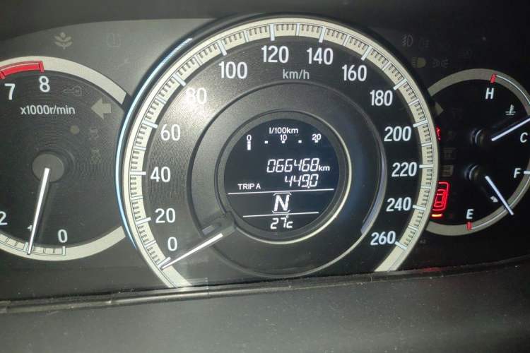 Used Honda Accord 2016 2.0L Comfort Edition Odometer Close Up