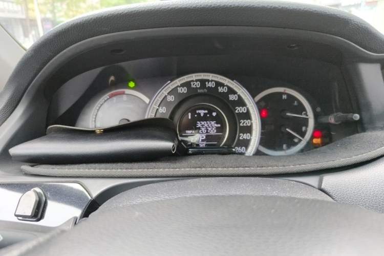 Used Honda Accord 2016 2.0L Comfort Edition Odometer Close Up
