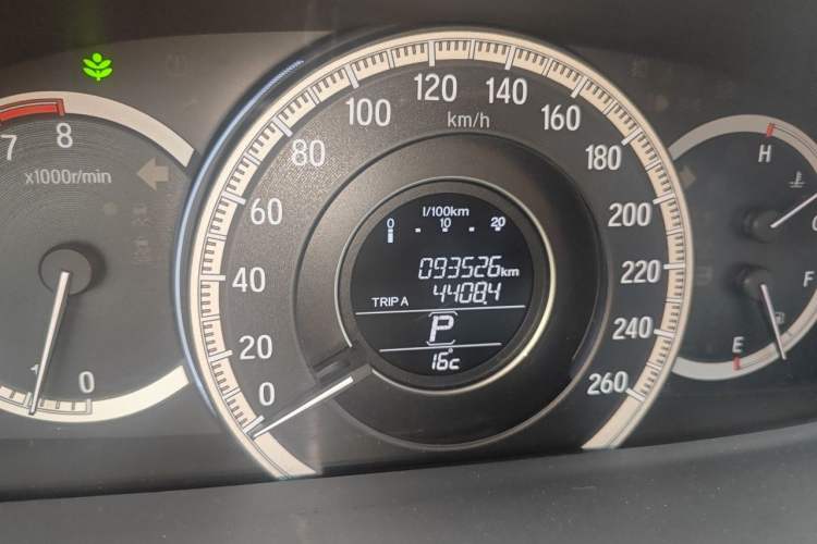 Used Honda Accord 2016 2.0L Comfort Edition Odometer Close Up