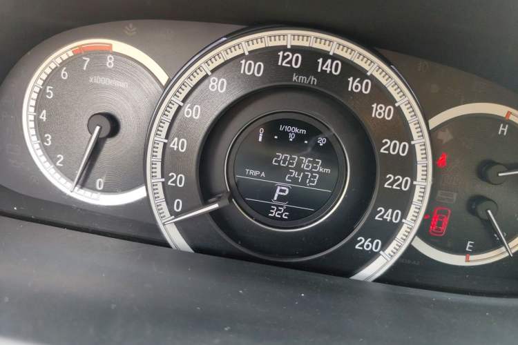 Used Honda Accord 2016 2.0L Comfort Edition Odometer Close Up