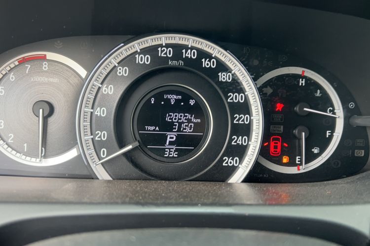 Used Honda Accord 2016 2.0L Comfort Edition Odometer Close Up