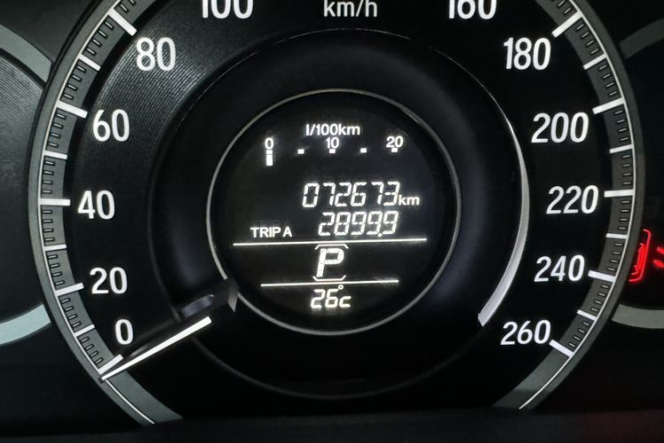 Used Honda Accord 2016 2.0L Comfort Edition Odometer Close Up