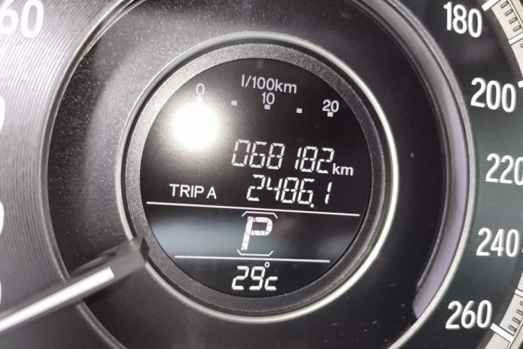 Used Honda Accord 2016 2.0L Comfort Edition Odometer Close Up