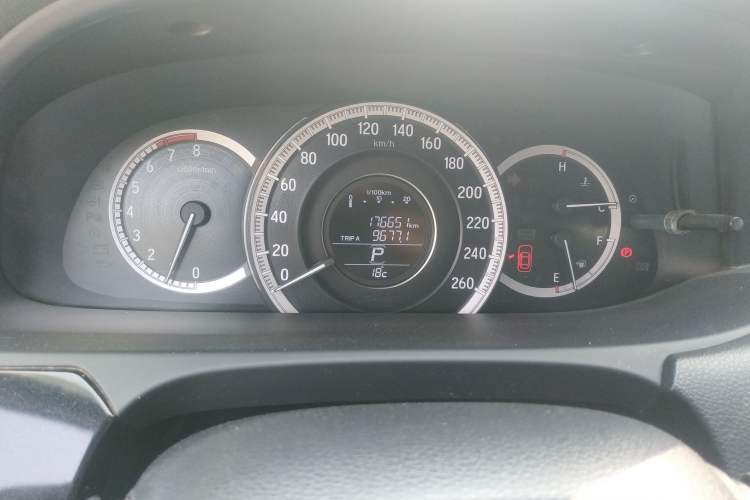 Used Honda Accord 2016 2.0L Comfort Edition Odometer Close Up
