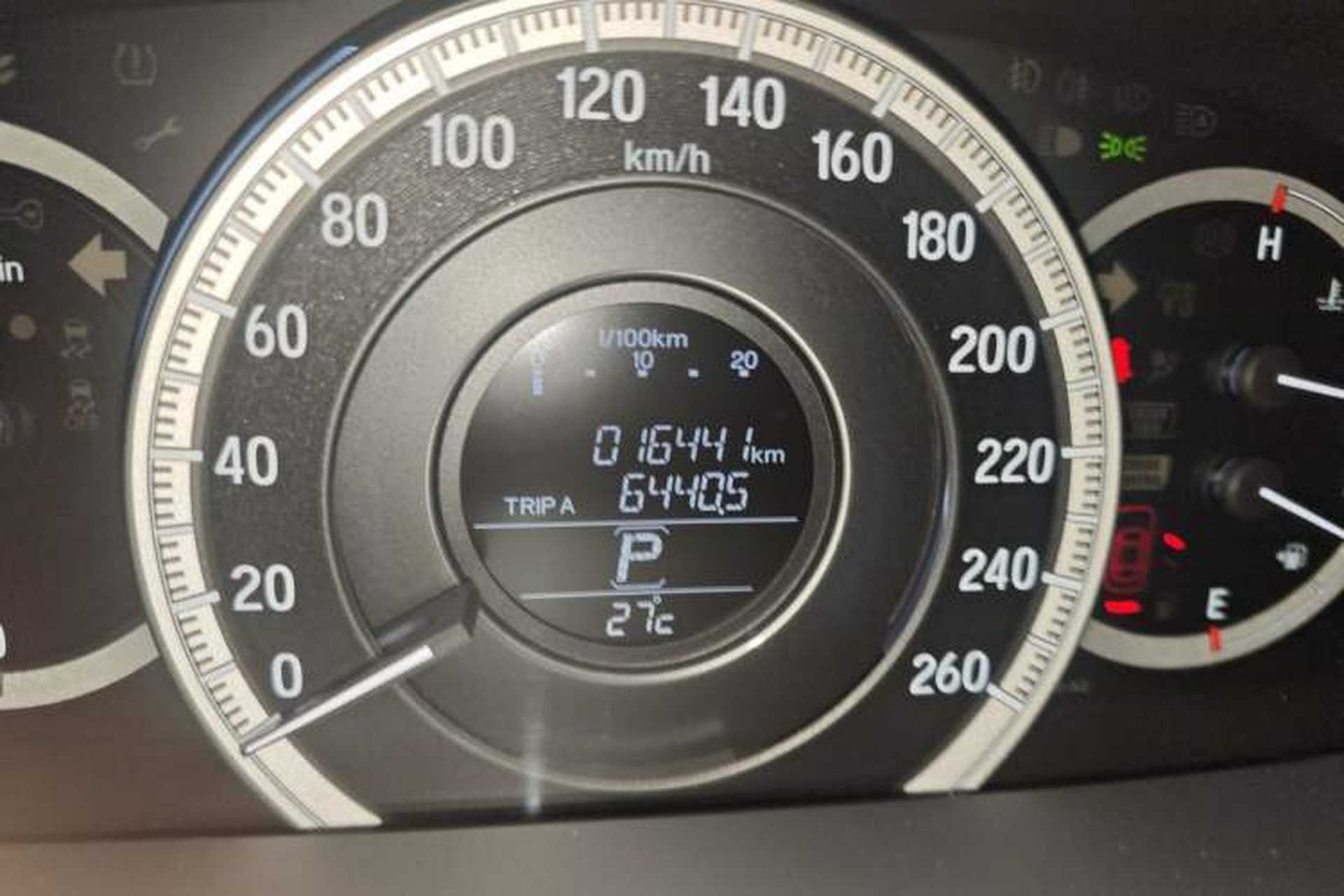 Used Honda Accord 2016 2.0L Comfort Edition Odometer Close Up
