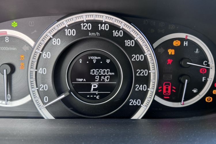 Used Honda Accord 2016 2.0L Elite Edition Odometer Close Up