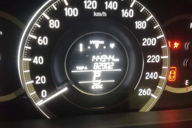 Used Honda Accord 2016 2.0L Comfort Edition Odometer Close Up