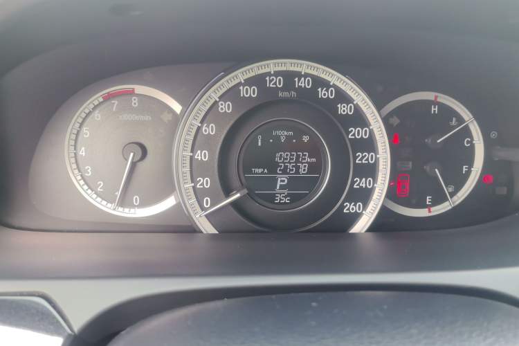Used Honda Accord 2016 2.0L Comfort Edition Odometer Close Up