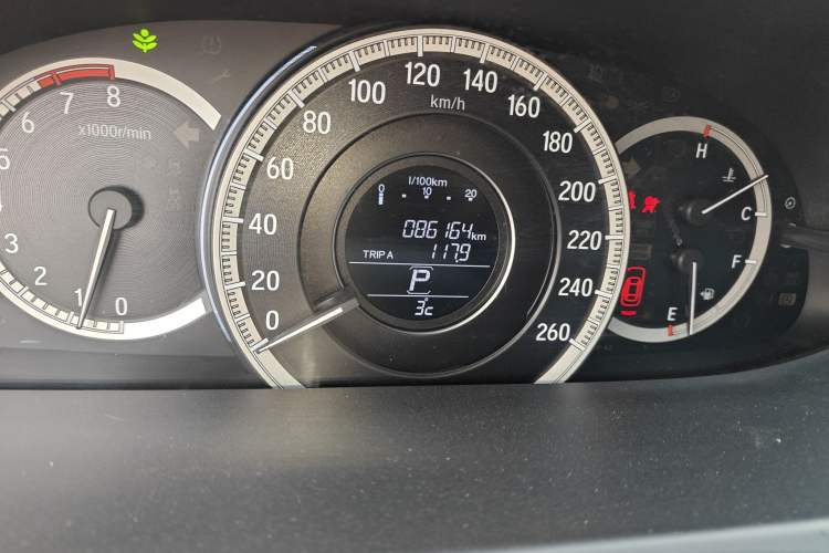 Used Honda Accord 2016 2.0L Comfort Edition Odometer Close Up