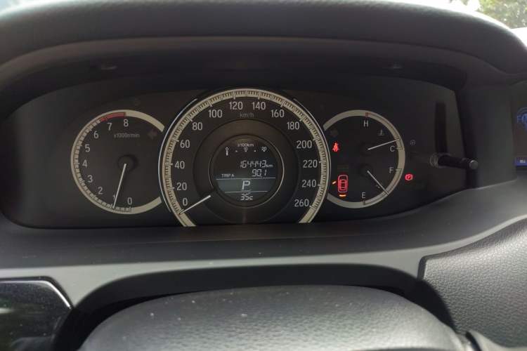 Used Honda Accord 2016 2.0L Comfort Edition Odometer Close Up