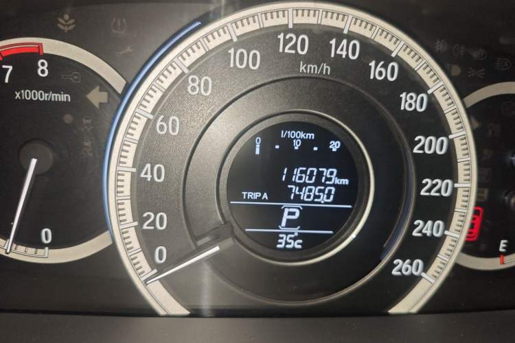 Used Honda Accord 2016 2.0L Comfort Edition Odometer Close Up