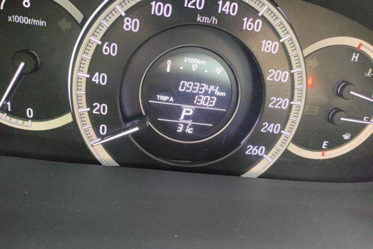 Used Honda Accord 2016 2.0L Comfort Edition Odometer Close Up